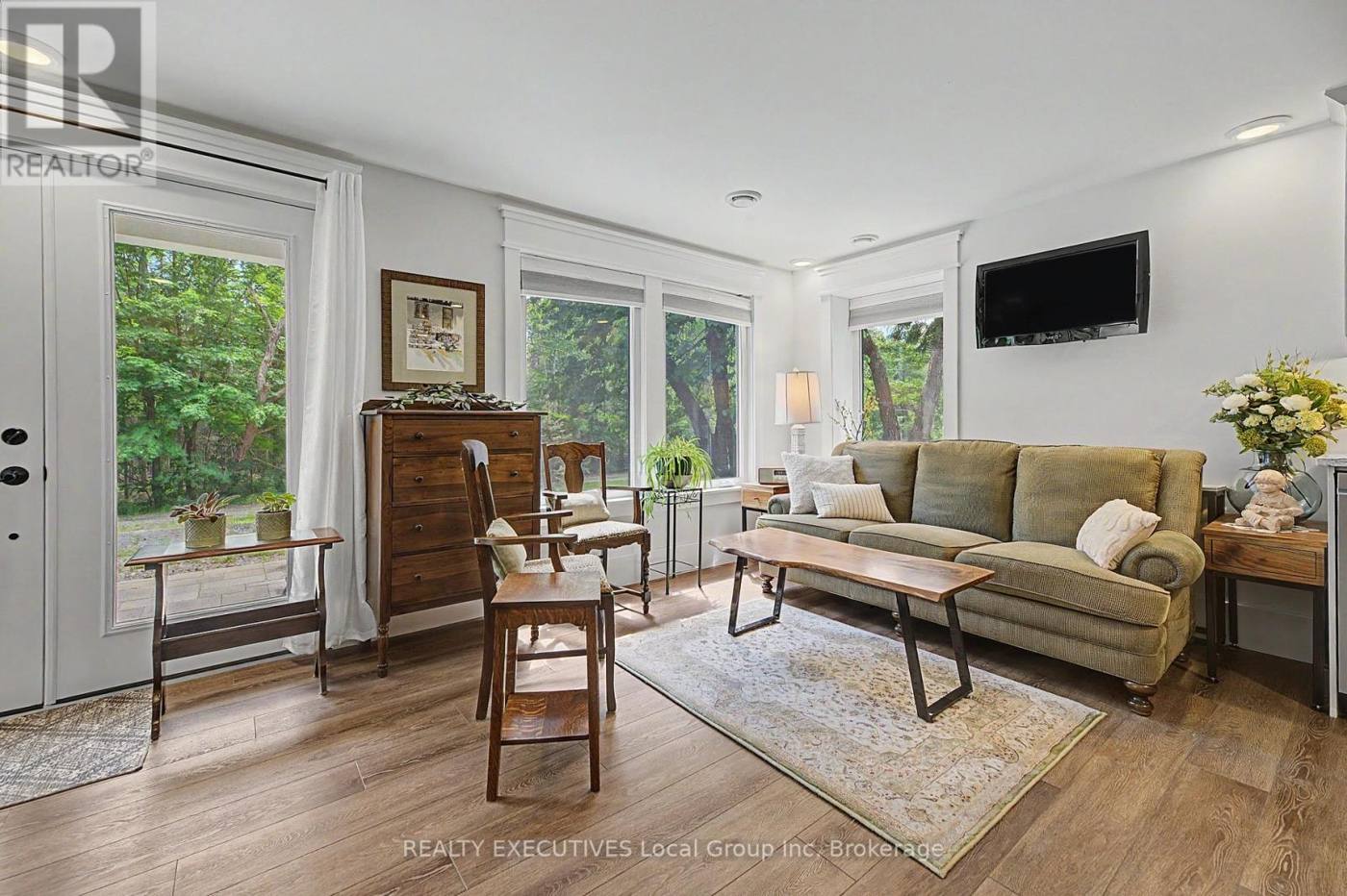 Suite living room